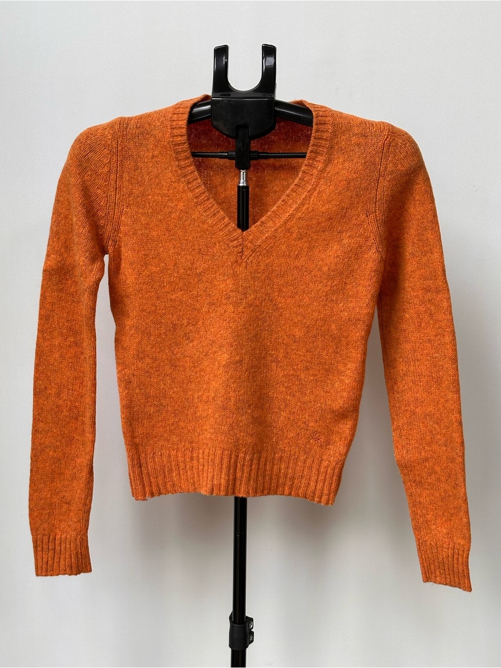 United Colors of Benetton V-Neck Orange Rust Sweater Wool Blend Women’s Size XS
